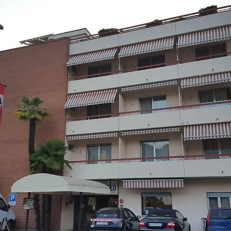 Polo 3* Ασκόνα