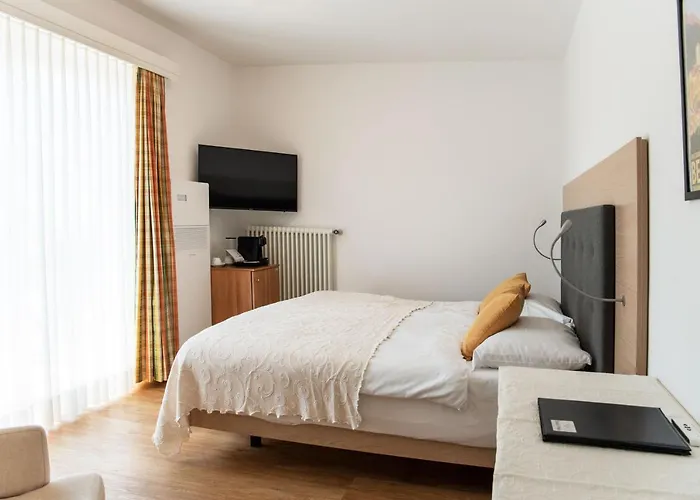 Polo 3* Ασκόνα