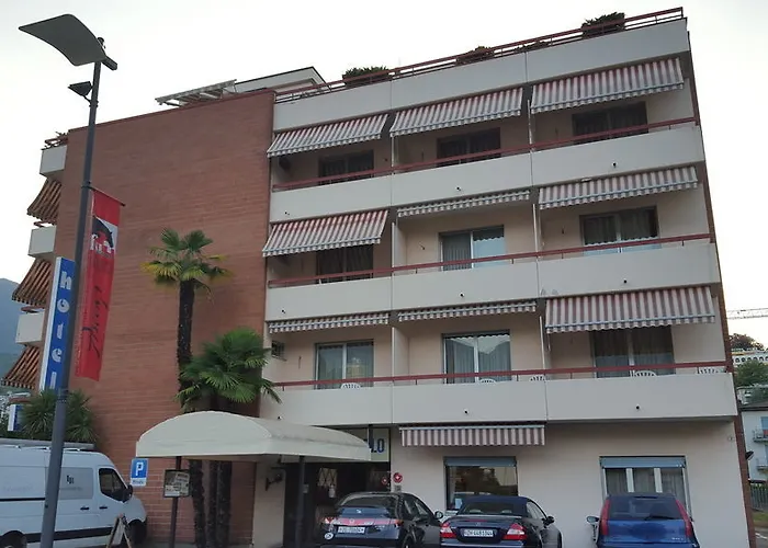 Polo 3* Ασκόνα